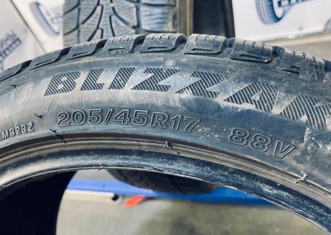 Bridgestone Blizzak LM-32 205/45 R17 88V