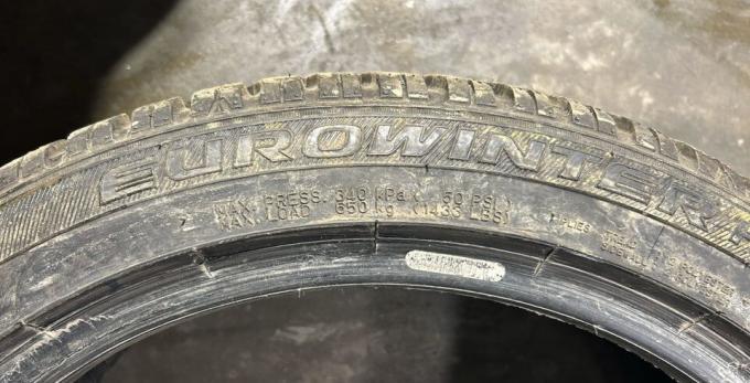 Falken Eurowinter HS01 215/45 R18 93V