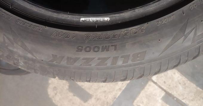 Bridgestone Blizzak LM-005 235/50 R18 101V