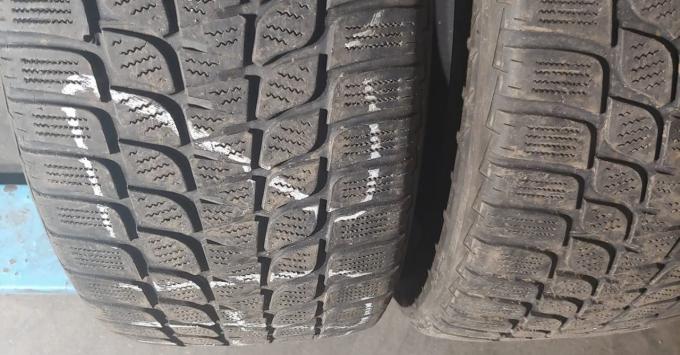 Bridgestone Blizzak LM-25 235/45 R18 98V