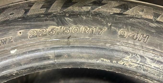 Bridgestone Blizzak LM-32 225/50 R17 94H