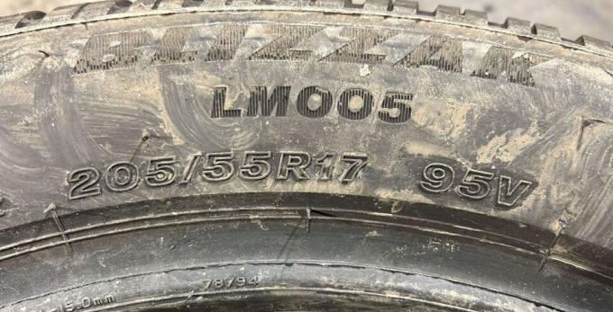 Bridgestone Blizzak LM-005 205/55 R17 V