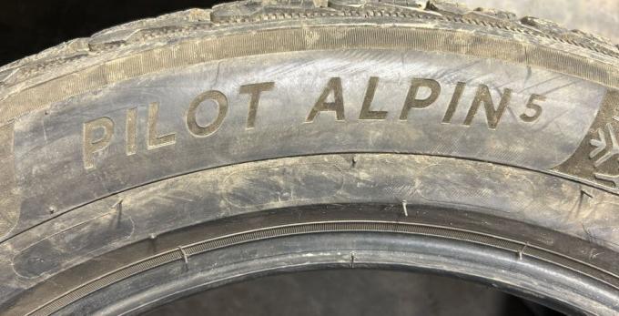 Michelin Pilot Alpin 5 225/55 R18 102V