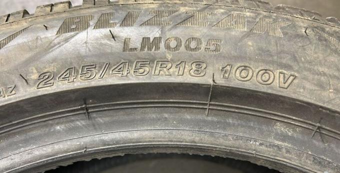 Bridgestone Blizzak LM-005 245/45 R18 100V