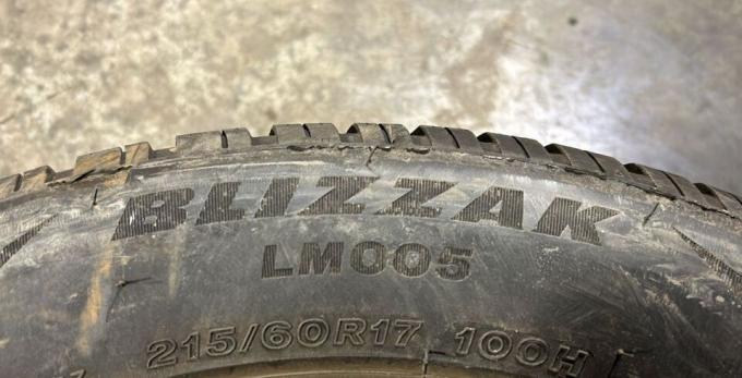 Bridgestone Blizzak LM-005 215/60 R17 96H