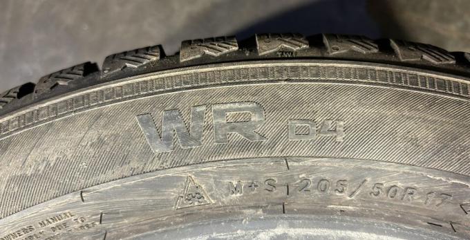 Nokian Tyres WR D4 205/50 R17 93V