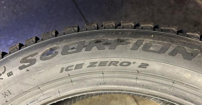 Pirelli Scorpion Ice Zero 2 285/45 R22 114H