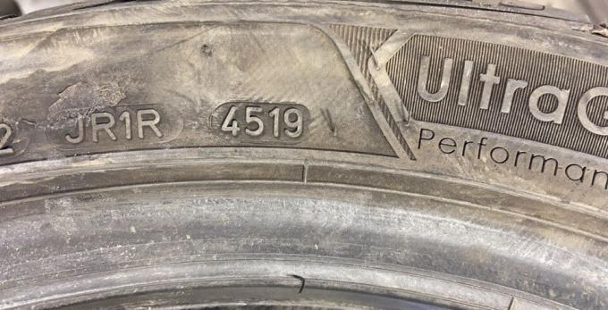 Goodyear UltraGrip Performance+ 225/45 R19 96W