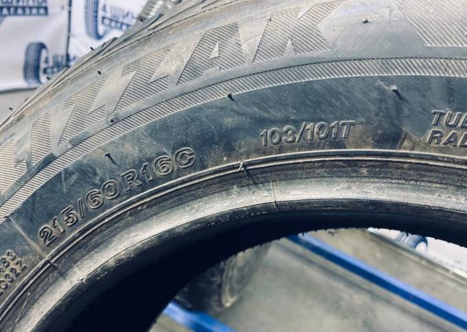 Bridgestone Blizzak LM-32C 215/60 R16C 103T