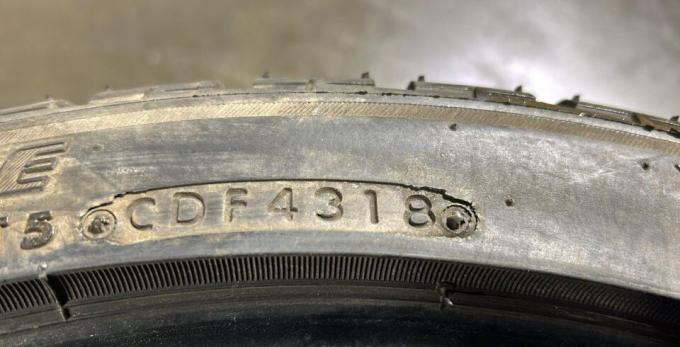 Bridgestone Blizzak LM-25 255/35 R18 94V