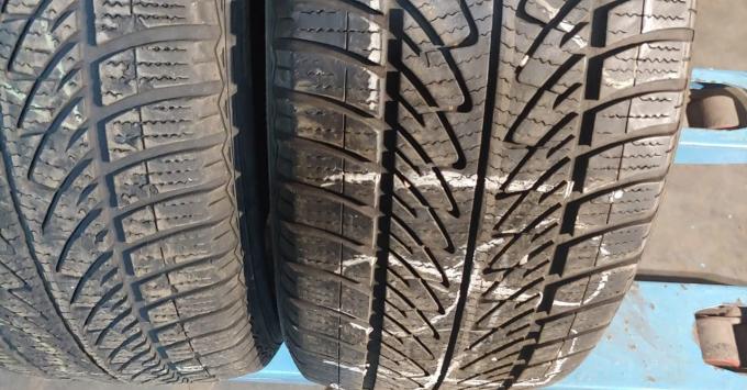 Goodyear UltraGrip 8 Performance 225/55 R17 97H