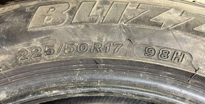 Bridgestone Blizzak LM-32 225/50 R17 98H