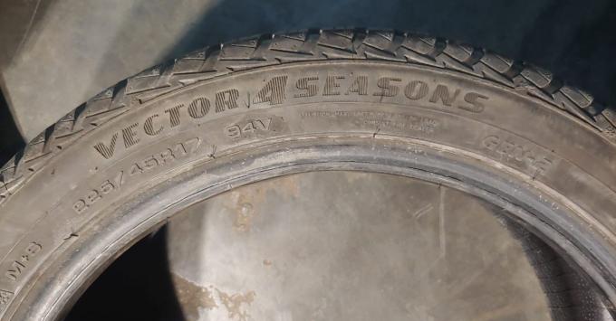 Goodyear Vector 4Seasons Gen-2 225/45 R17 94V