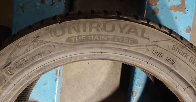 Uniroyal AllSeasonExpert 2 215/45 R16 90V