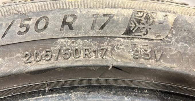 Michelin Alpin 6 205/50 R17 93V