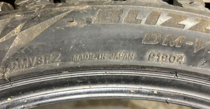 Bridgestone Blizzak DM-V3 295/35 R21 107T