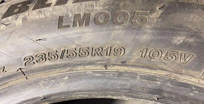 Bridgestone Blizzak LM-005 235/55 R19 105V