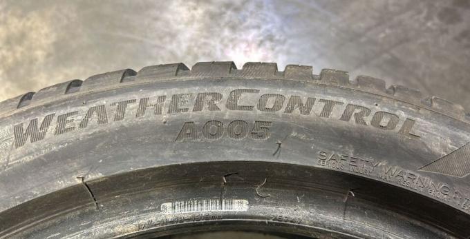 Bridgestone Weather Control A005 225/45 R17 94V