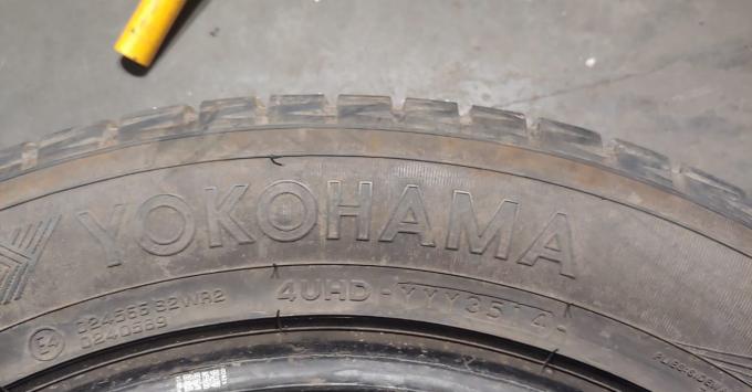 Yokohama W.Drive 225/60 R18 100H