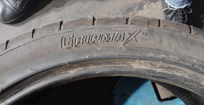 Gripmax Stature H/T 285/35 R22 106W