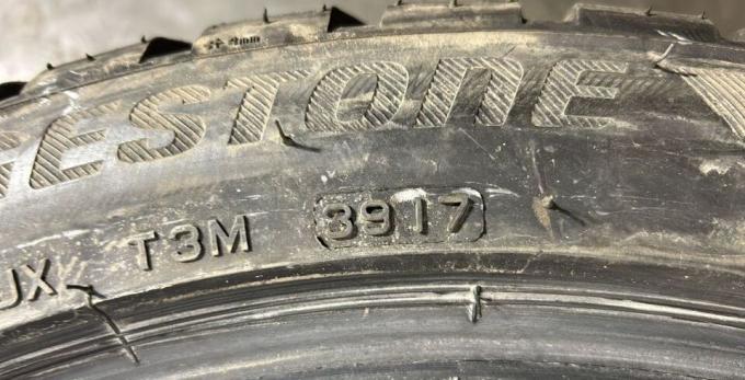 Bridgestone Blizzak LM-001 245/40 R18 93V