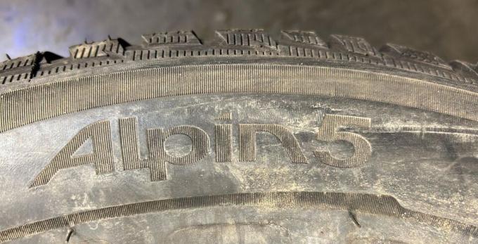 Michelin Alpin 5 215/60 R17 100H