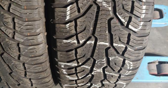 Uniroyal AllSeasonExpert 2 235/55 R17 103V