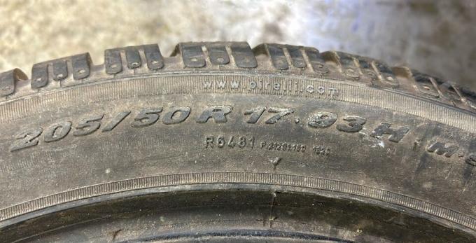 Pirelli Winter Sottozero 210 205/50 R17 93H