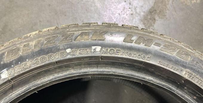 Bridgestone Blizzak LM-25 255/40 R18 95V