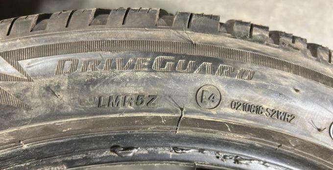 Bridgestone Blizzak LM005 DriveGuard 225/45 R18 95V