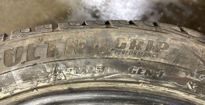 Goodyear UltraGrip Performance Gen-1 225/50 R18 99V