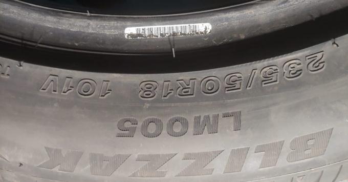 Bridgestone Blizzak LM-005 235/50 R18 101V