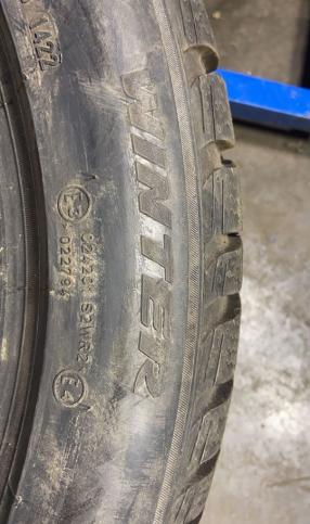 Pirelli Winter Sottozero 3 235/50 R19 99H