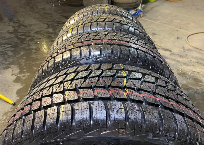 Bridgestone Blizzak LM-25 4x4 255/55 R18 109V