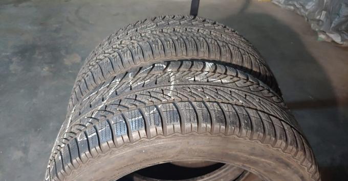 Goodyear UltraGrip 8 Performance 225/55 R17 97H