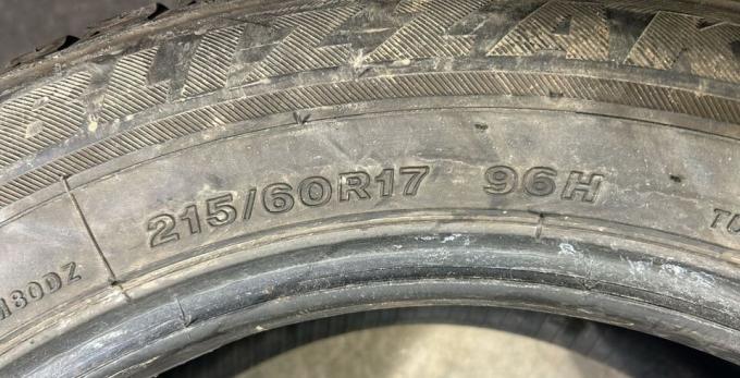 Bridgestone Blizzak LM-80 Evo 215/60 R17 96H