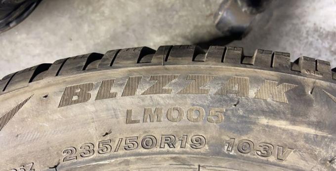 Bridgestone Blizzak LM-005 235/50 R19 103V