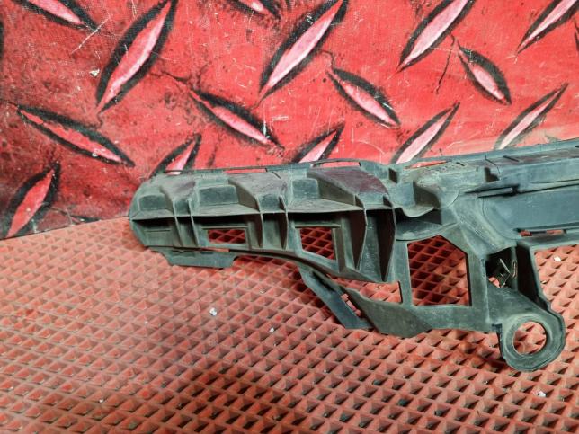 Кронштейн переднего бампера Mercedes E W213 A2138852500