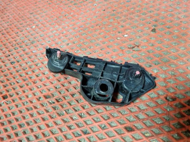 Кронштейн переднего бампера левый Toyota Camry V70 5253633060