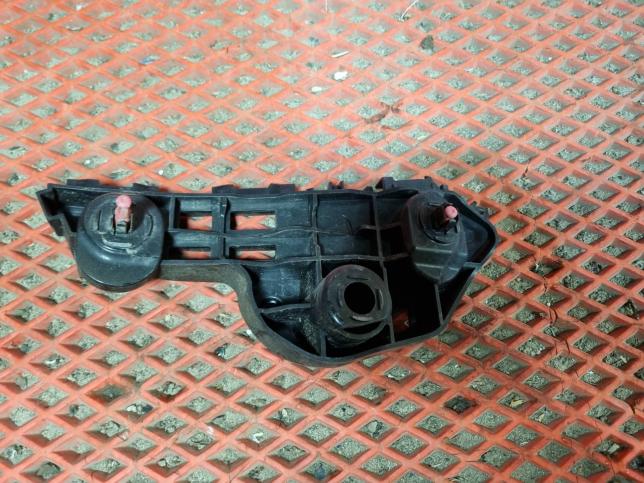 Кронштейн переднего бампера левый Toyota Camry V70 5253633060