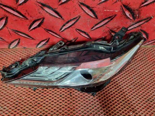 Корпус фары левый Toyota Camry V70 8110233070