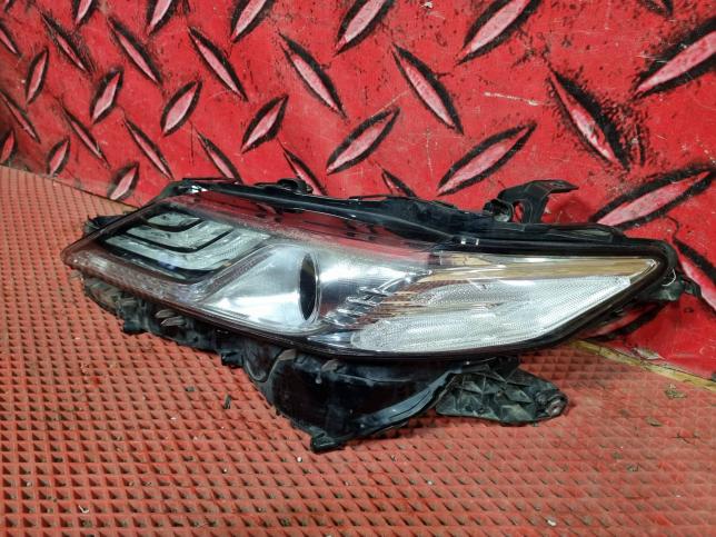 Корпус фары левый Toyota Camry V70 8110233070
