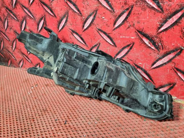 Корпус фары левый Toyota Camry V70 8110233070