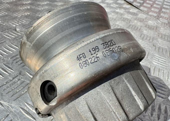 Подушка двигателя правая Audi A6 C6 4F0 199 382 D