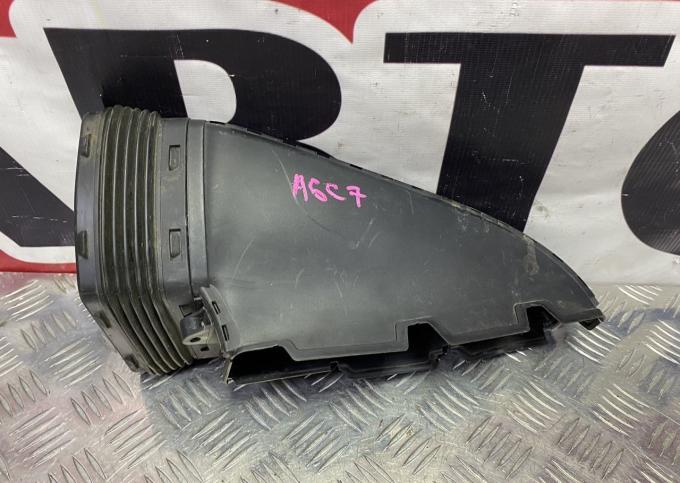 Воздухозаборник Audi A6 C7 4G0129624D
