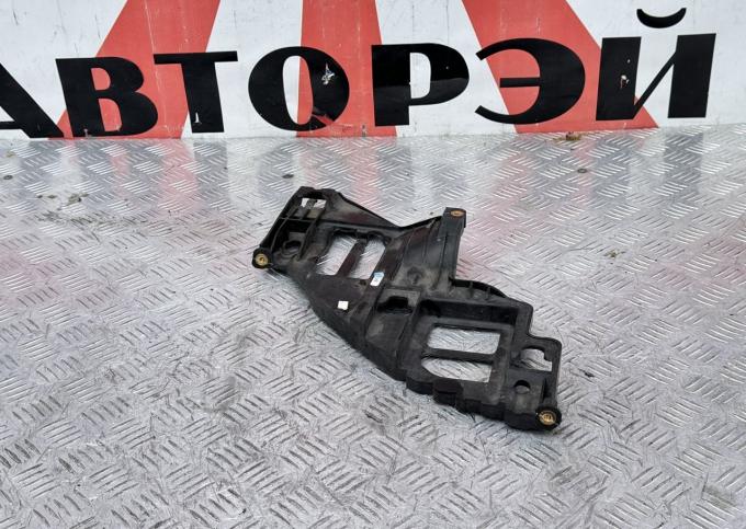 Кронштейн крепления фары правый Volkswagen Golf 6 5K0 807 228 A