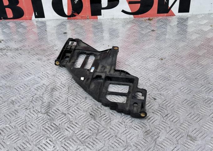 Кронштейн крепления фары правый Volkswagen Golf 6 5K0 807 228 A