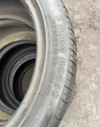 Pirelli P Zero Rosso 235/45 R19