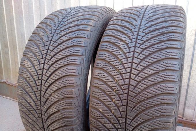 Goodyear Vector 4Seasons 225/45 R17