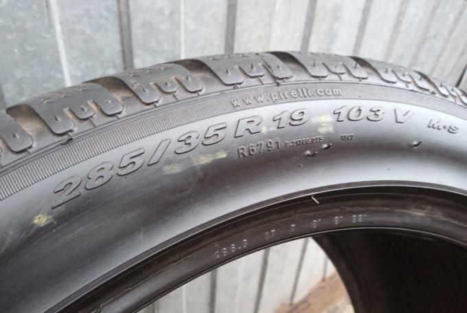 Pirelli Sottozero Winter 240 285/35 R19